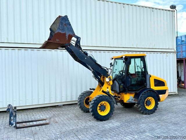 Cargadora de ruedas JCB 406 / 2018 BJ / 2.320 H / Schaufel + Gabel