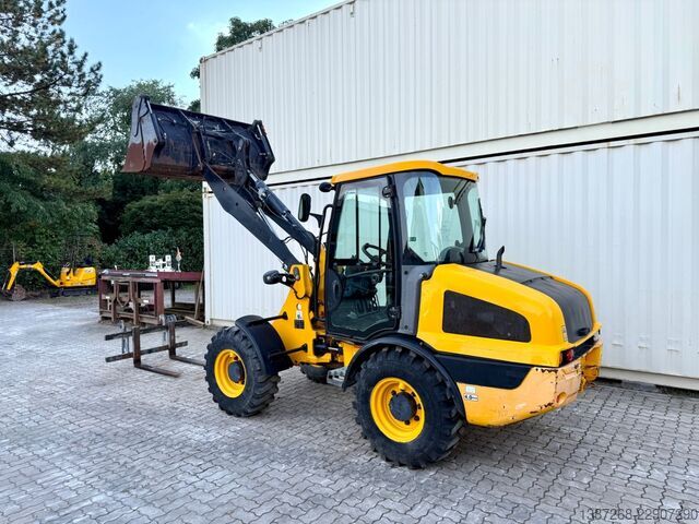 Cargadora de ruedas JCB 406 / 2018 BJ / 2.320 H / Schaufel + Gabel