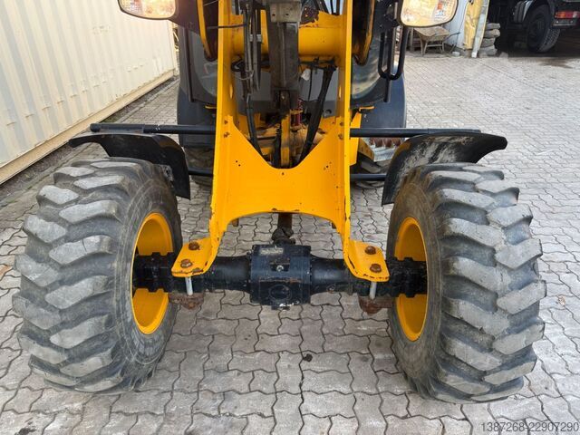 Cargadora de ruedas JCB 406 / 2018 BJ / 2.320 H / Schaufel + Gabel