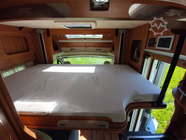 Caravana semiintegrada LAIKA Ecovip 329, Längsbetten/Hubbett