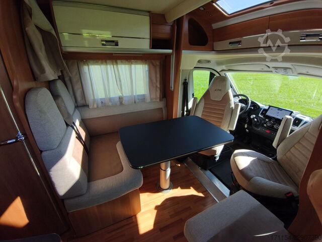 Caravana semiintegrada LAIKA Ecovip 329, Längsbetten/Hubbett