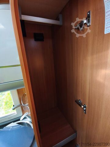 Caravana semiintegrada LAIKA Ecovip 329, Längsbetten/Hubbett