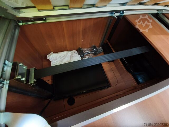 Caravana semiintegrada LAIKA Ecovip 329, Längsbetten/Hubbett