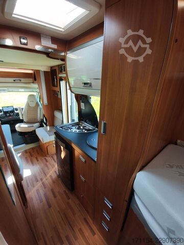 Caravana semiintegrada LAIKA Ecovip 329, Längsbetten/Hubbett