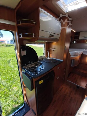 Caravana semiintegrada LAIKA Ecovip 329, Längsbetten/Hubbett