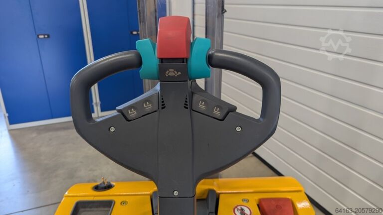 Palešu krāvējs Jungheinrich EMD 115i