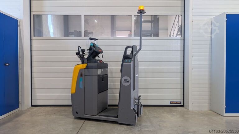 Traktors Jungheinrich EZS 130 neuwertig