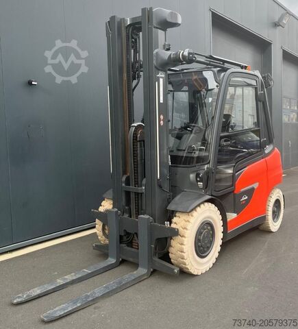 Electric 4-wheel forklift Linde X50-01