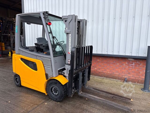 Rafknúinn 4 hjól lyftara Jungheinrich EFG 425 K SP / 2301 Std. / Waage