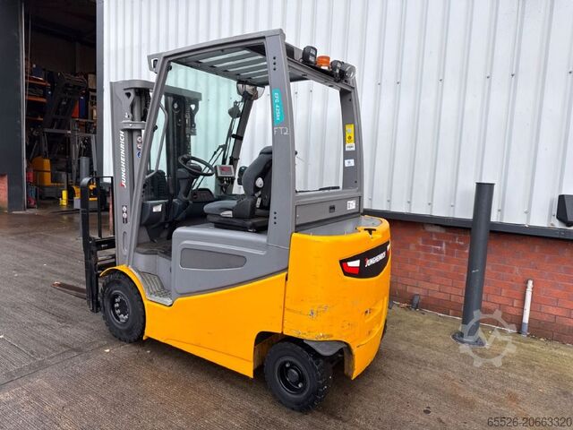 Rafknúinn 4 hjól lyftara Jungheinrich EFG 425 K SP / 2301 Std. / Waage