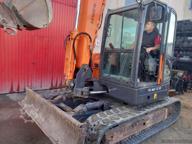 Minikotró Doosan DX85R-3