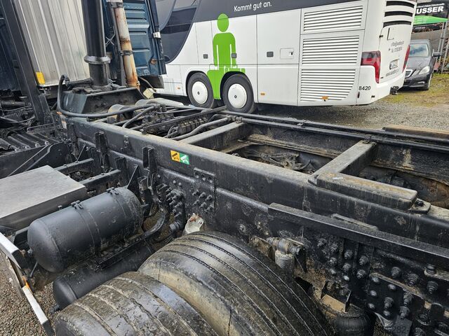 Lastbil med tippflak VOLVO FM-480-37 8x4 Kipper Ad-Blue Lift