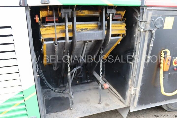 Valmentaja Van Hool T 915 Acron / Liftwagen