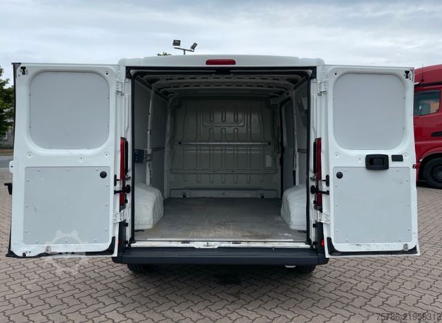 Furgão de painéis PEUGEOT Boxer KA L1H1/ AC/ 3 Sitze/ CargoPaket