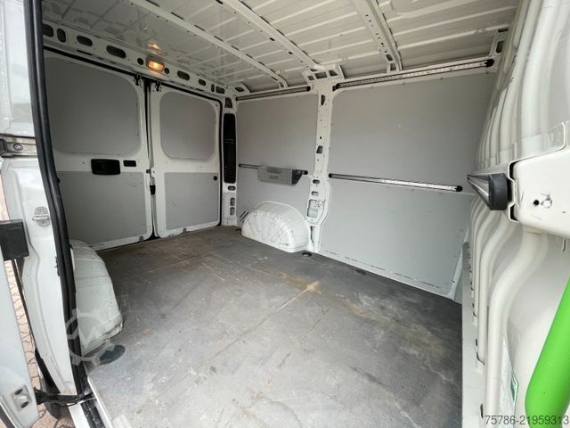 Furgão de painéis PEUGEOT Boxer KA L1H1/ AC/ 3 Sitze/ CargoPaket