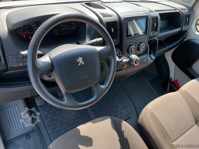 Furgão de painéis PEUGEOT Boxer KA L1H1/ AC/ 3 Sitze/ CargoPaket