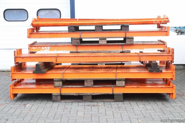 Палетни стелажи с 34 колони и 104 греди unbekannt Tiefe 1100 mm