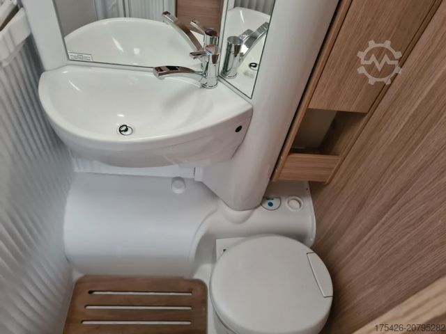 Polointegrovaný obytný vůz SUNLIGHT V 66 TV Sat Solar Navi