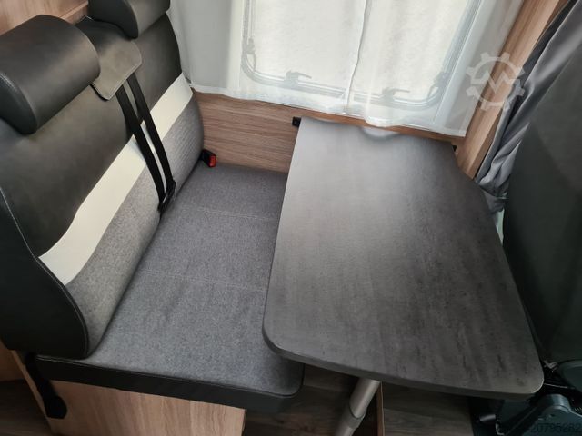 Polointegrovaný obytný vůz SUNLIGHT V 66 TV Sat Solar Navi