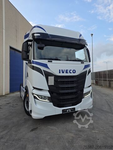 τυπική μονάδα τράκτορα Iveco 440S51