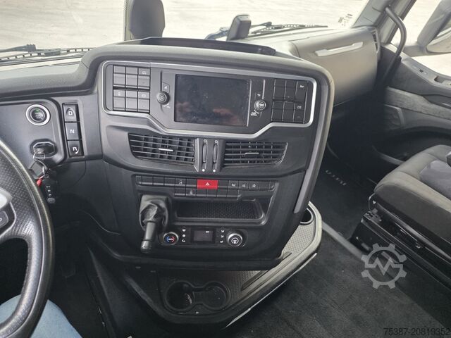 τυπική μονάδα τράκτορα Iveco 440S51