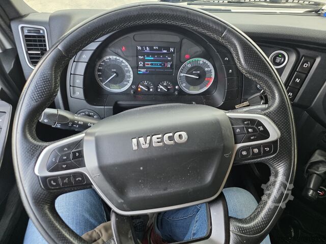 τυπική μονάδα τράκτορα Iveco 440S51