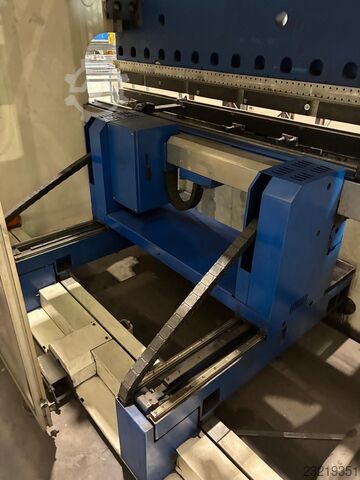 レーザー切断機 TRUMPF V130