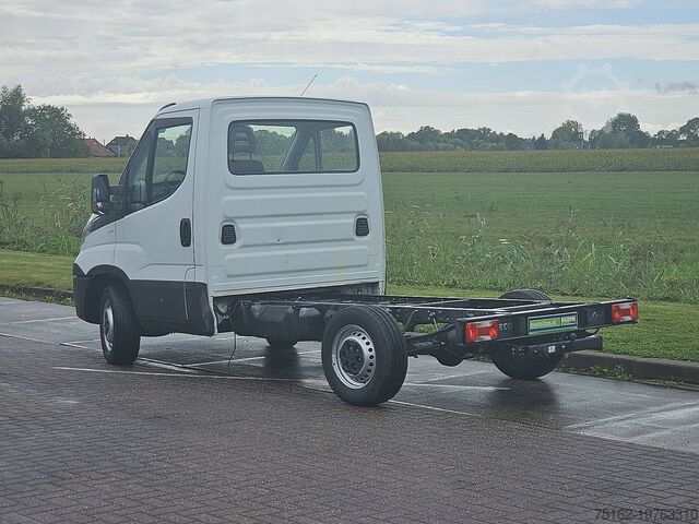 Khung xe có cabin lái IVECO DAILY 35 S 12 CHASSIS