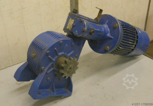 Geared motor 0.22/0.9 kW 30/50 rpm MGM CEPDA 90LA2/8