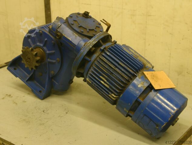 Geared motor 0.22/0.9 kW 30/50 rpm MGM CEPDA 90LA2/8