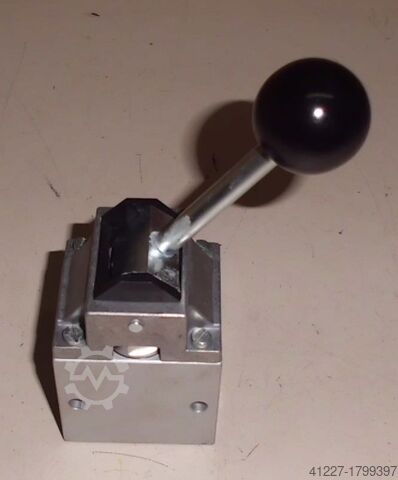 Направляващ вентил 4/2 Bosch