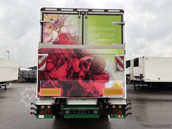 Dobozos félpótkocsi  K.M.A HOLLAND KM02 KG, VERKAUFSKOFFER MIT KüCHE,  RECHTS TERRASSE AUSKLAPPBAR, SHOWTRAILER
