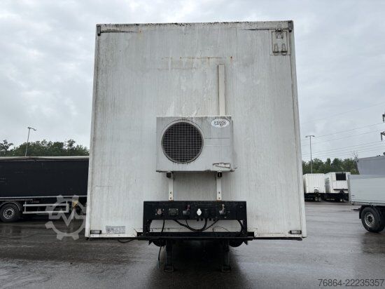 Dobozos félpótkocsi  K.M.A HOLLAND KM02 KG, VERKAUFSKOFFER MIT KüCHE,  RECHTS TERRASSE AUSKLAPPBAR, SHOWTRAILER