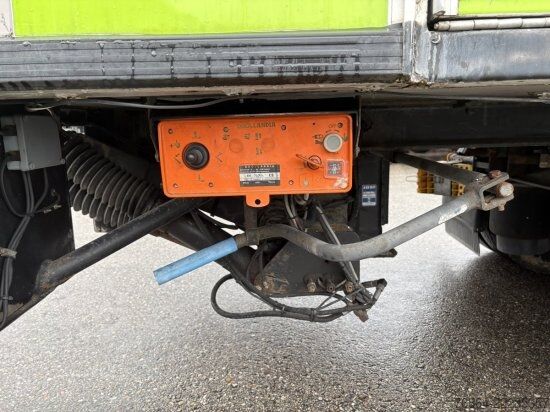 Dobozos félpótkocsi  K.M.A HOLLAND KM02 KG, VERKAUFSKOFFER MIT KüCHE,  RECHTS TERRASSE AUSKLAPPBAR, SHOWTRAILER