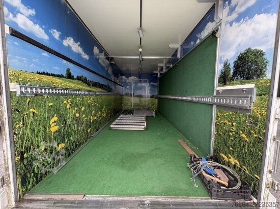 Dobozos félpótkocsi  K.M.A HOLLAND KM02 KG, VERKAUFSKOFFER MIT KüCHE,  RECHTS TERRASSE AUSKLAPPBAR, SHOWTRAILER