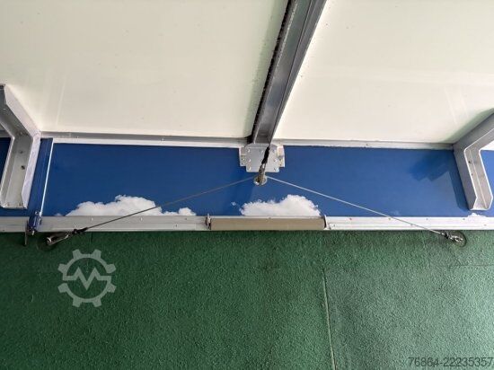 Dobozos félpótkocsi  K.M.A HOLLAND KM02 KG, VERKAUFSKOFFER MIT KüCHE,  RECHTS TERRASSE AUSKLAPPBAR, SHOWTRAILER