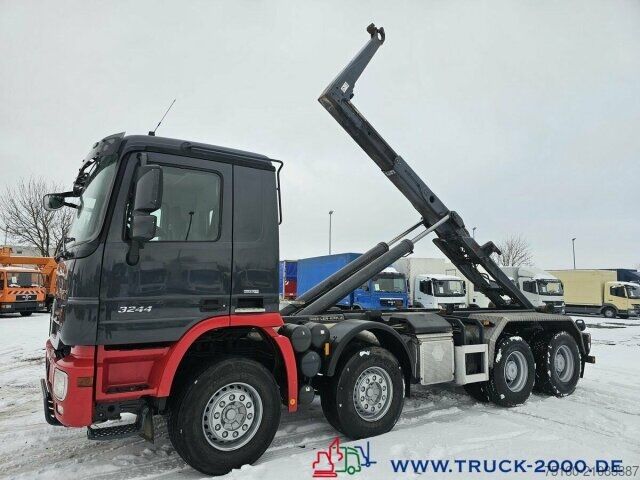 Kanca kasalı yük kamyonu (roll-off) Mercedes-Benz Actros 3244 8x4 Meiller 30t.7m Container Blatt