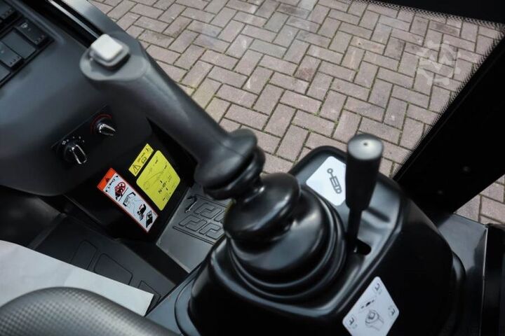 Περονοφόρο ανυψωτικό όλου του εδάφους Manitou MC25-4 Valid Inspection, *Guarantee, Diesel, 4x4 D