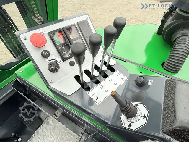 četvorosmerni viljuškar Combilift CB3000 / TRIPLEX 4900MM / FREE LIFT