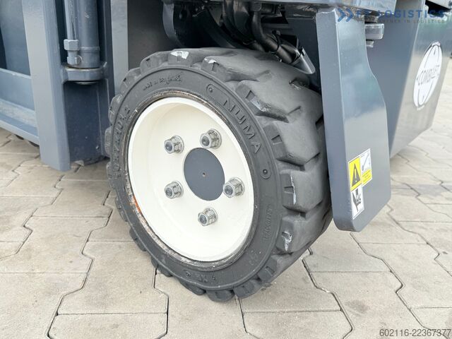 četvorosmerni viljuškar Combilift CB3000 / TRIPLEX 4900MM / FREE LIFT