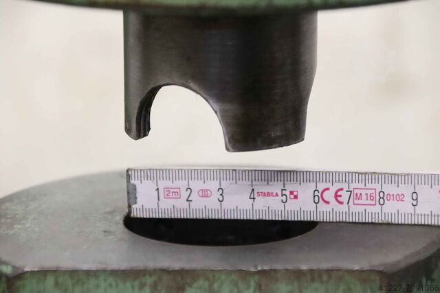 Poinçonneuse hydraulique novopress WK 9483