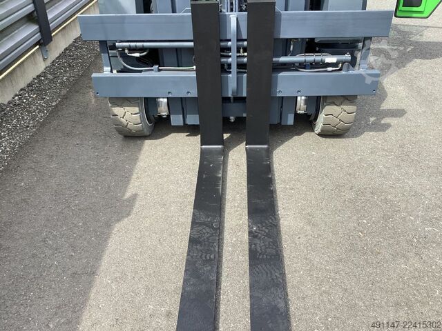 מטען צד ארבע כיווני Combilift CBE4000