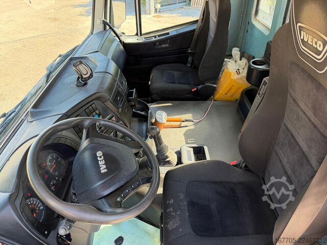 Caminhão betoneira Iveco Trakker 450