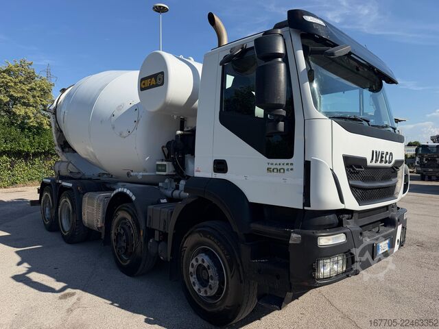 Caminhão betoneira Iveco TRAKKER 500