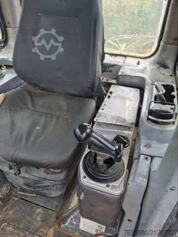 クローラー式掘削機 Komatsu D155AX-5