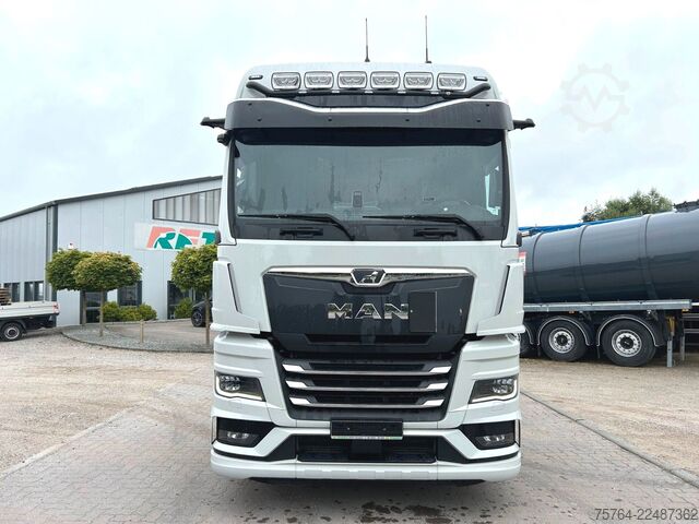 Standardne veomasin MAN TGX 18.560 BL/Retarder/ACC/2x Tank/D30 Motor!