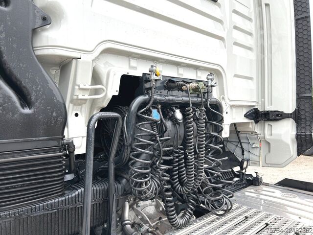 Standardne veomasin MAN TGX 18.560 BL/Retarder/ACC/2x Tank/D30 Motor!
