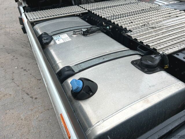 Standardne veomasin MAN TGX 18.560 BL/Retarder/ACC/2x Tank/D30 Motor!