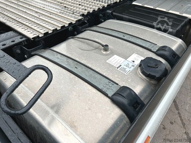 Standardne veomasin MAN TGX 18.560 BL/Retarder/ACC/2x Tank/D30 Motor!
