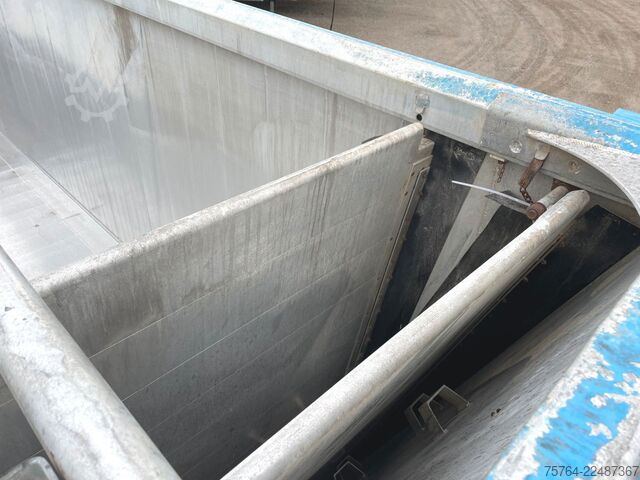 Kiperska poluprikolica KEMPF ca. 56m³ Kombikippauflieger /Schleuse/ 3 Kammern